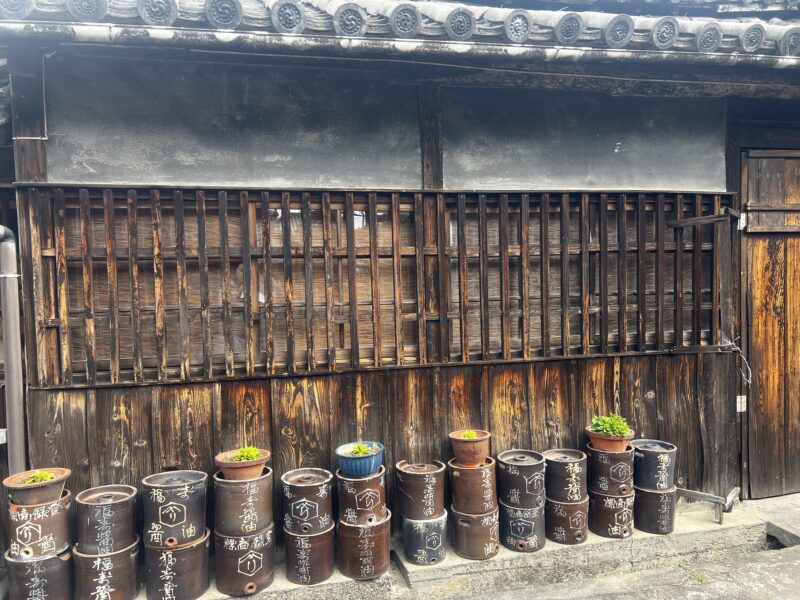 徳島県鳴門市 福寿醤油 工場前