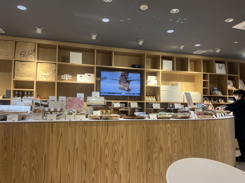 徳島阿波おどり空港 プリズムエア レジ横