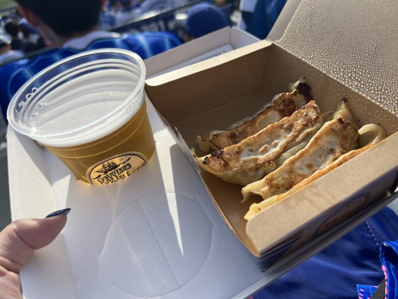 横浜スタジアムグルメ ベイ餃子とビール