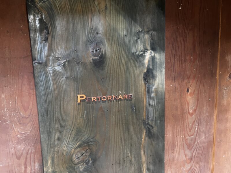 ペルトナーレ 看板